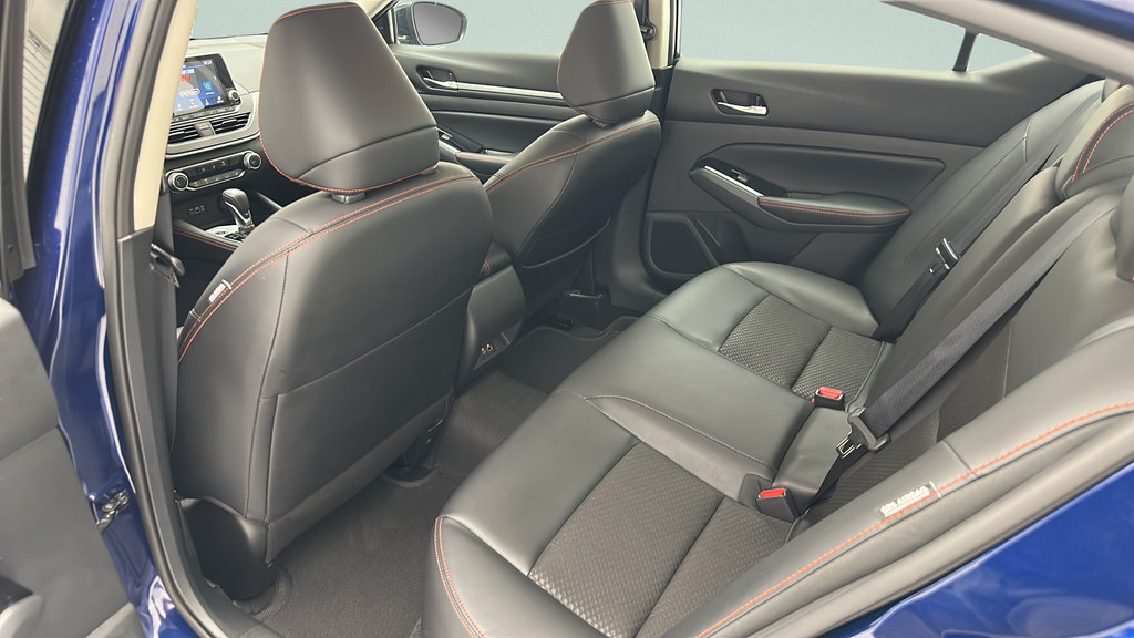 Used 2024 Nissan Altima 2.5 SR AWD/4WD image 9