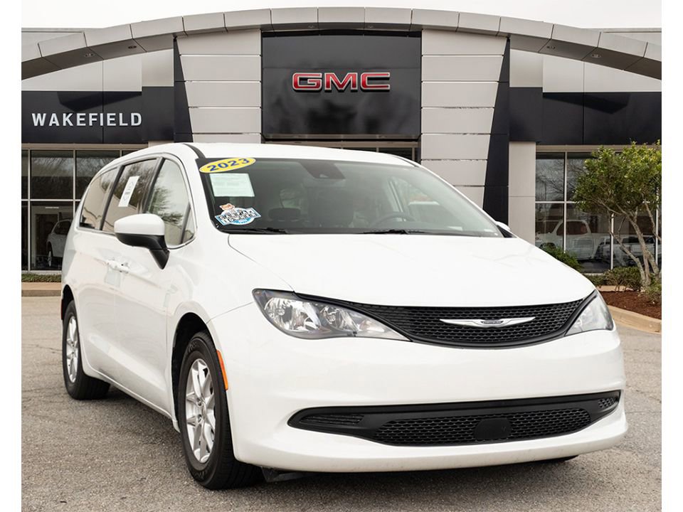 Used 2023 Chrysler Voyager LX image 1