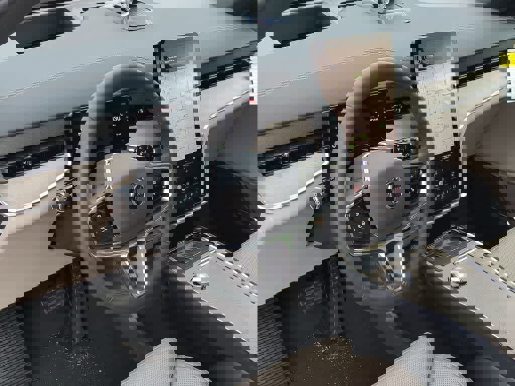 New 2026 Volvo EX90 Ultra image 2