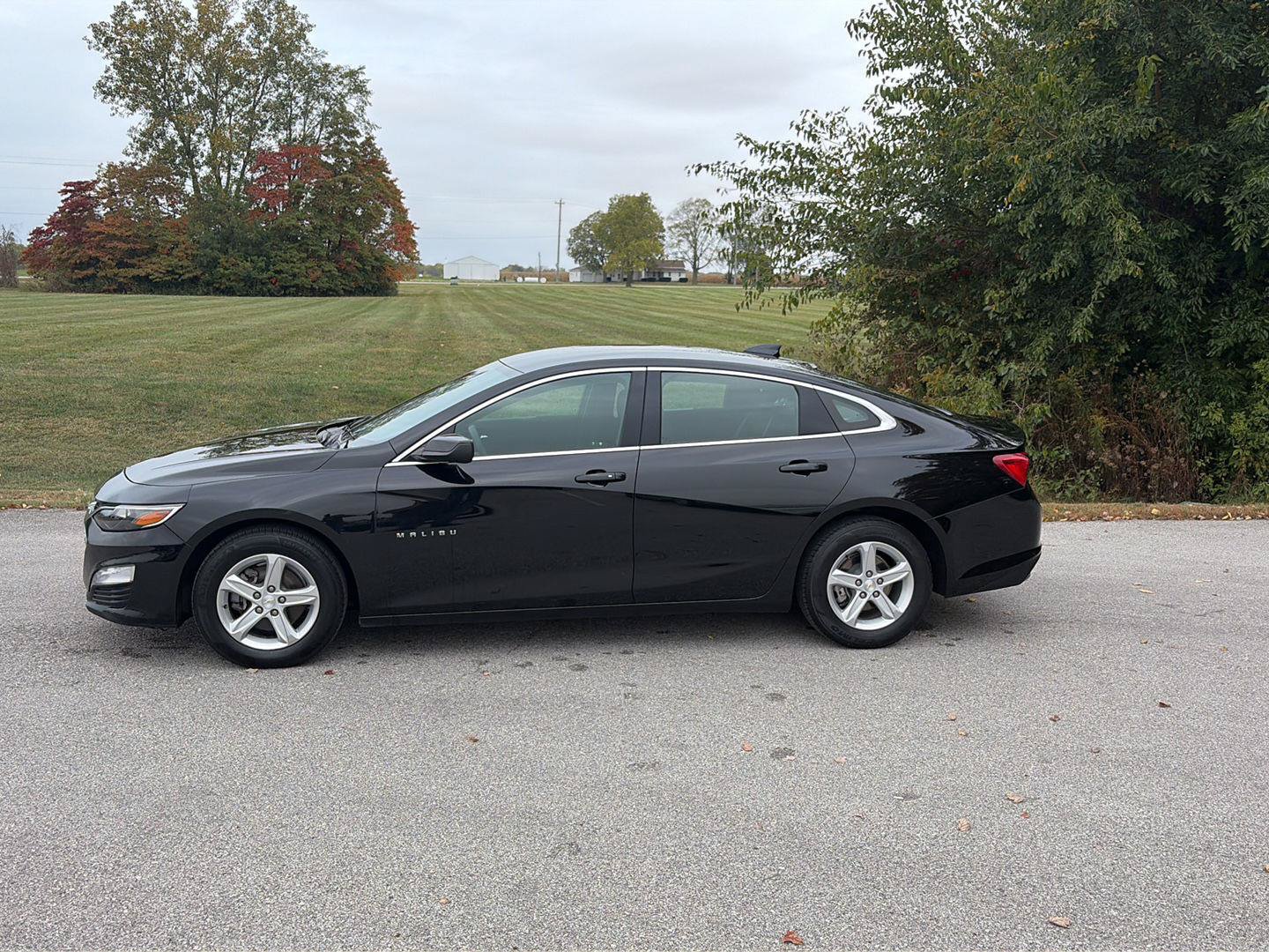 Used 2024 Chevrolet Malibu LT FWD image 2