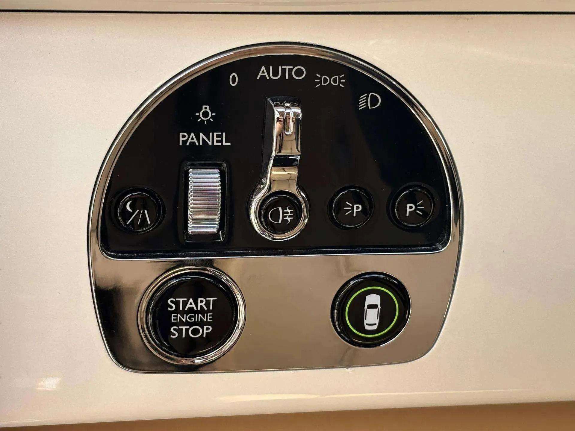 Used 2019 Rolls-Royce Phantom Sedan image 44