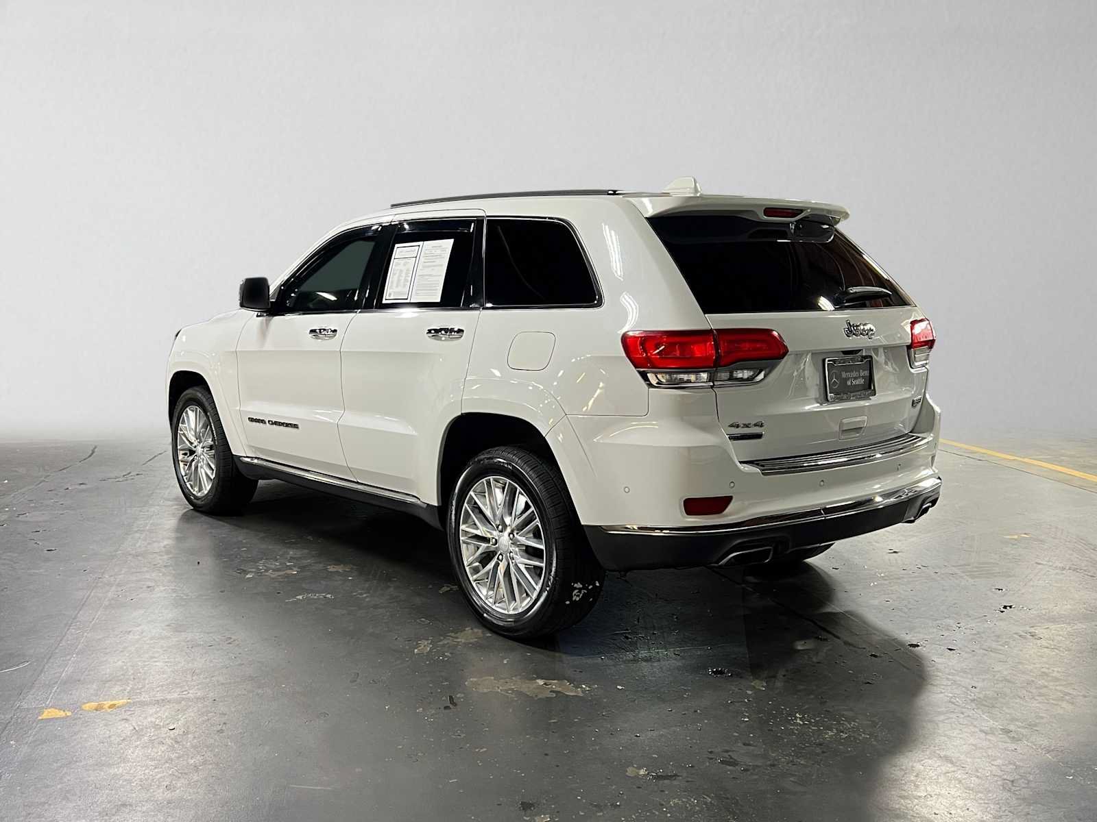 Used 2018 Jeep Grand Cherokee Summit AWD/4WD image 5