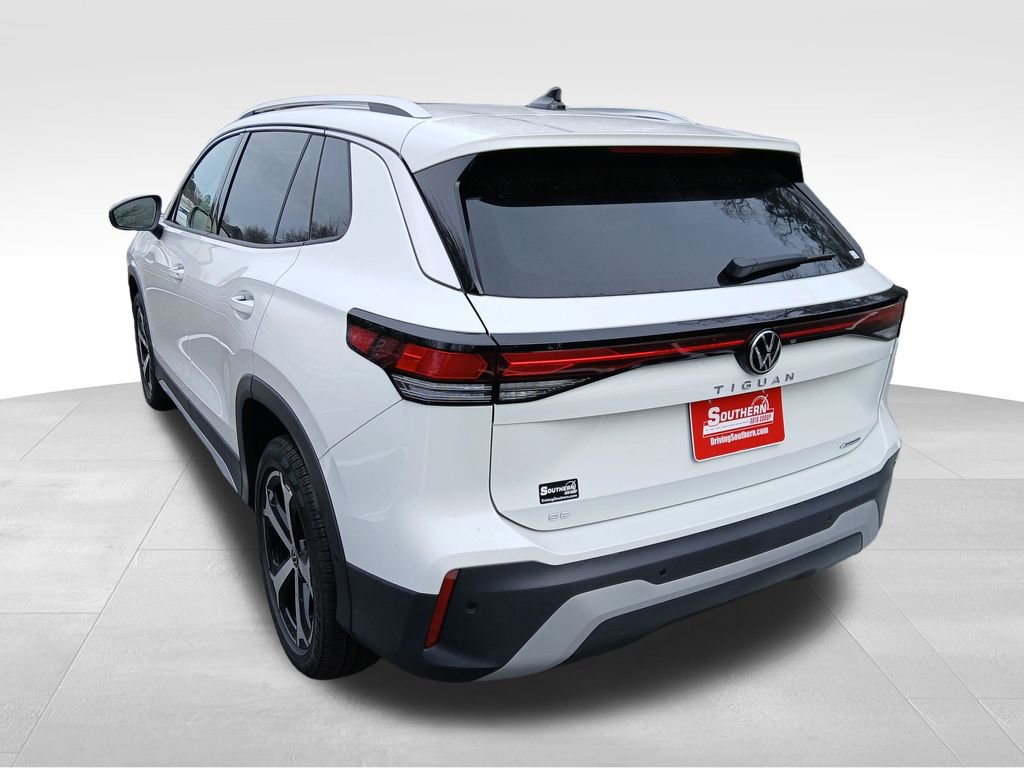 New 2025 Volkswagen Tiguan SE image 3