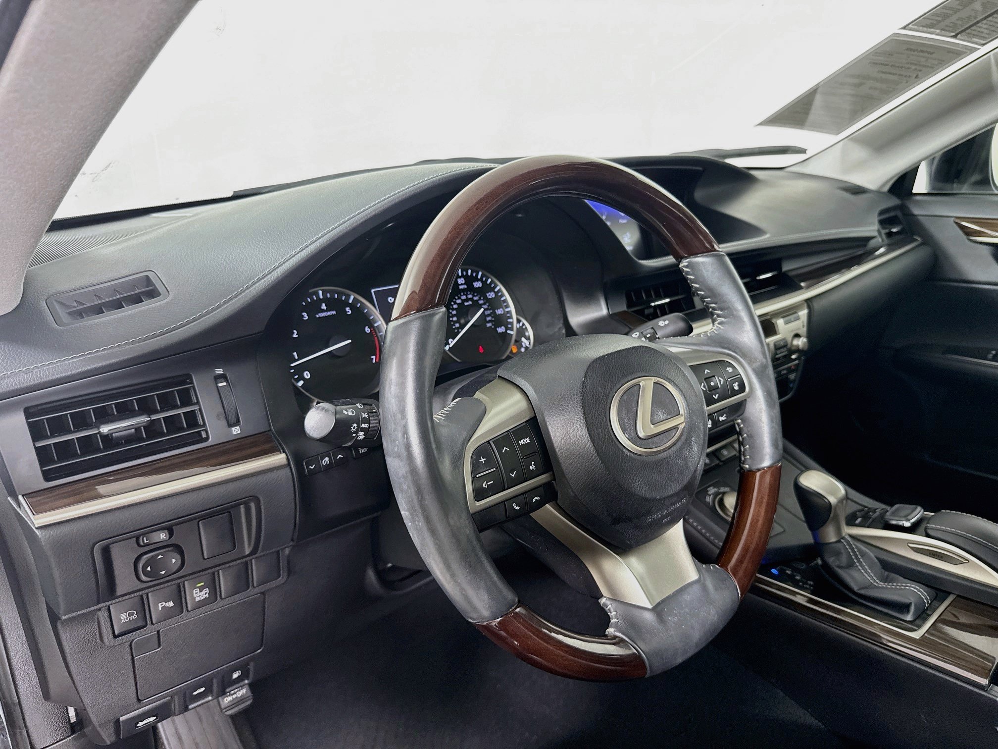 Used 2017 Lexus ES 350 w/ Luxury Package FWD image 9