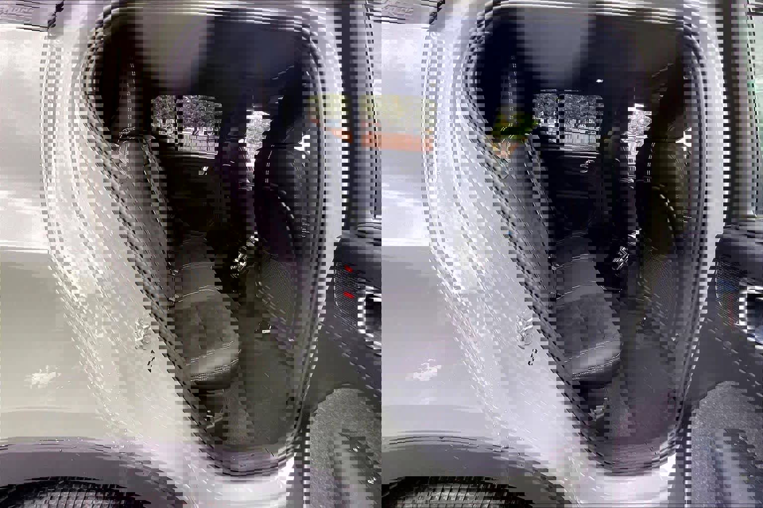 Used 2023 Volvo XC40 Recharge Ultimate image 30