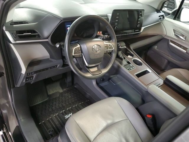 Used 2022 Toyota Sienna XLE image 10