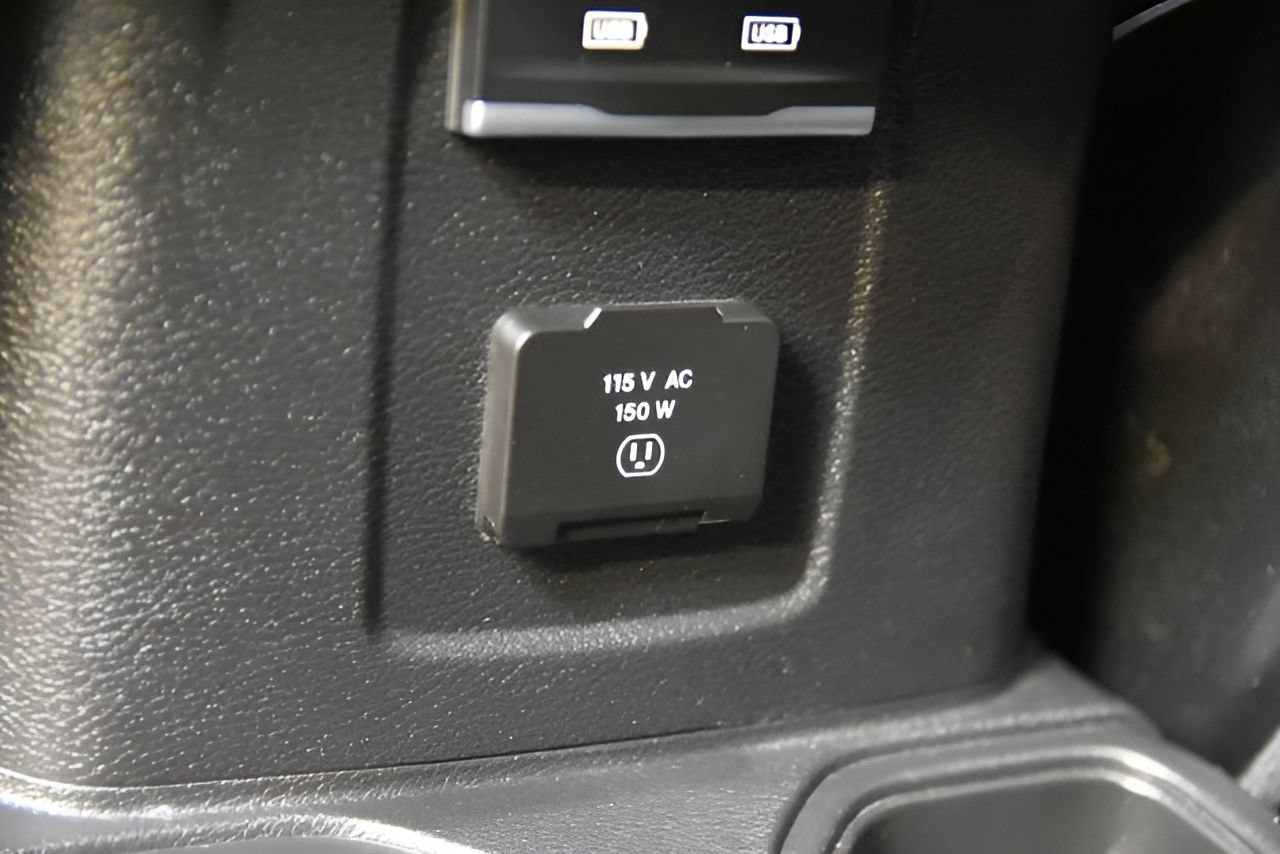 Used 2025 Jeep Wrangler Unlimited Sahara AWD/4WD image 38