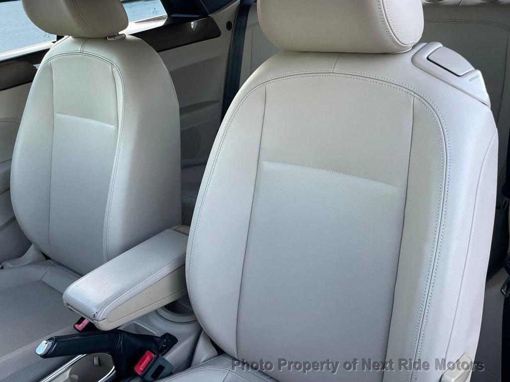 Used 2013 Volkswagen Beetle TDI image 19