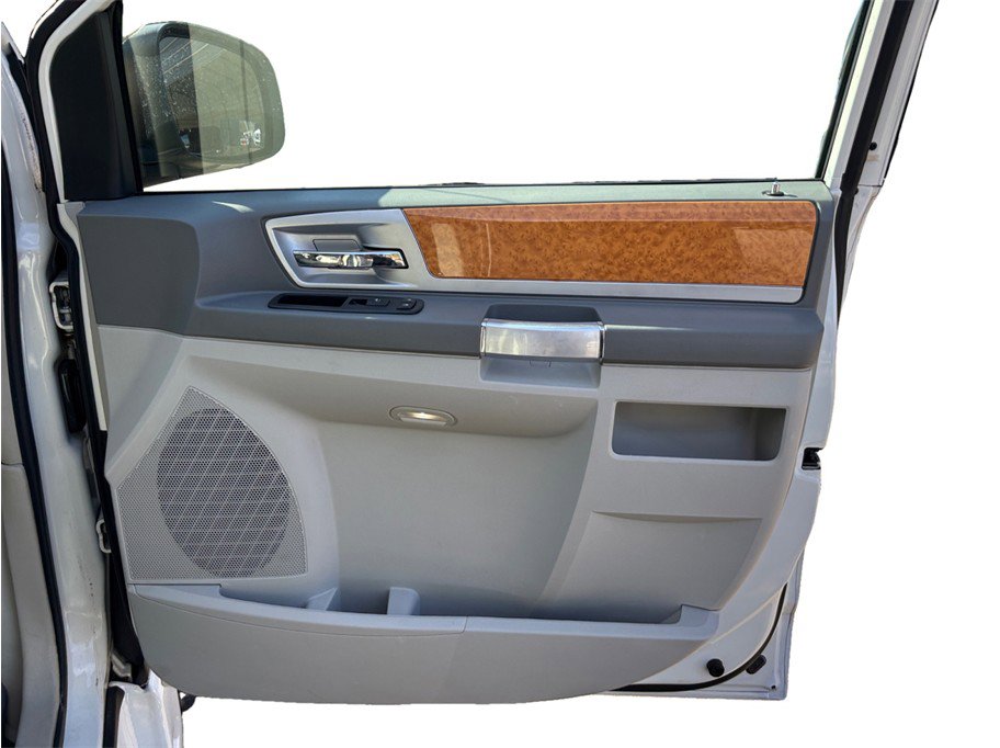 Used 2010 Chrysler Town & Country Limited image 41