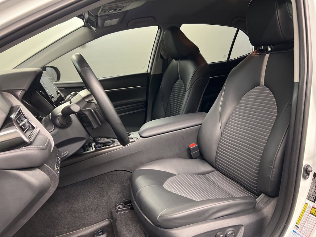 Used 2023 Toyota Camry SE w/ Blackout Package (TMS) image 27
