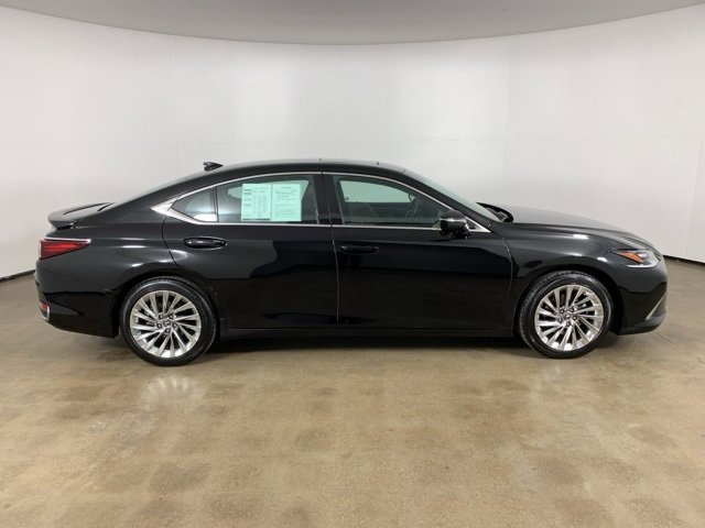 Used 2023 Lexus ES 300h Ultra Luxury w/ Accessory Package (Z2) image 7