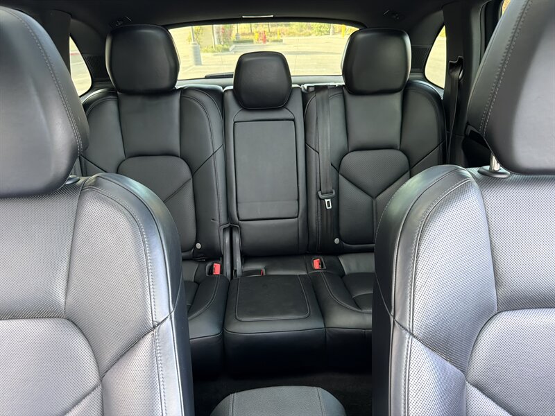 Used 2015 Porsche Cayenne S AWD/4WD image 17