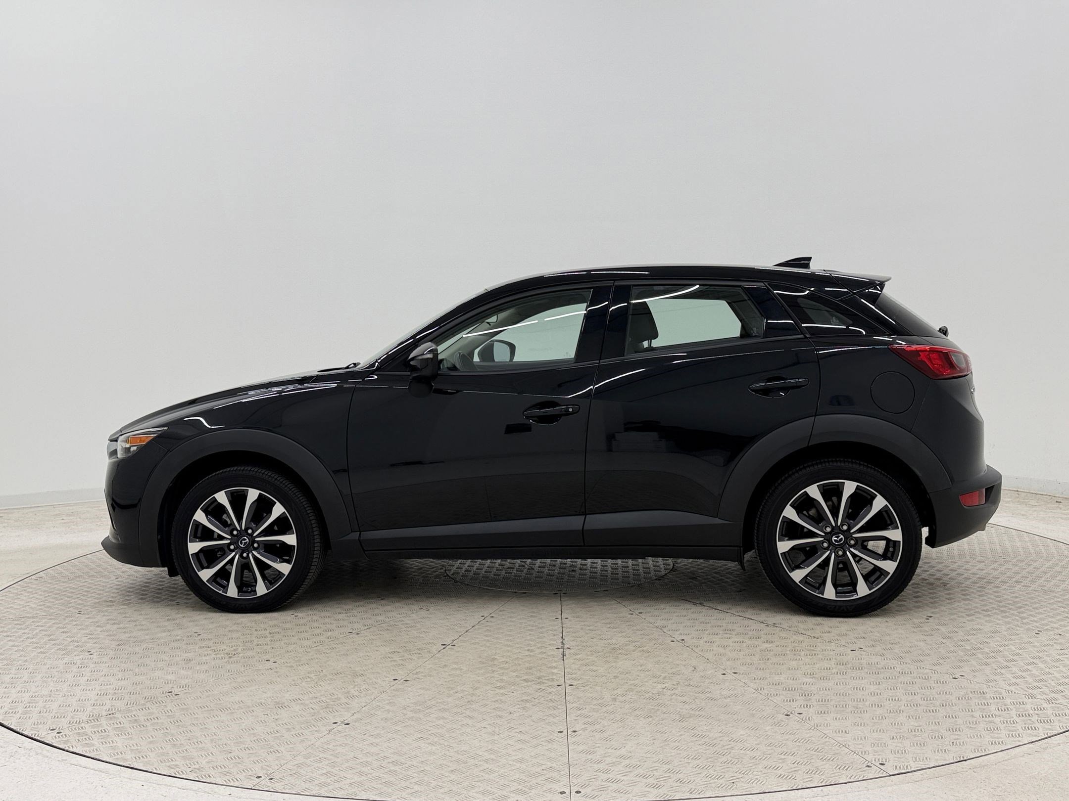 Used 2019 MAZDA CX-3 Touring w/ Preferred Equipment Package FWD image 2