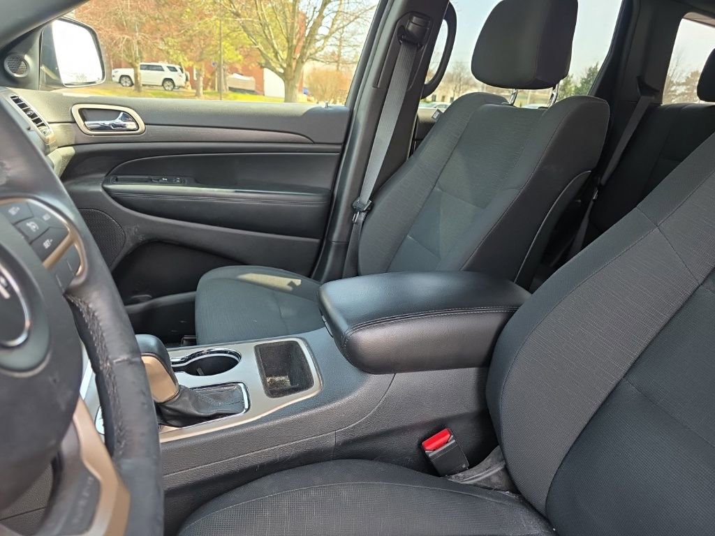 Used 2017 Jeep Grand Cherokee Laredo w/ Quick Order Package 23E image 21
