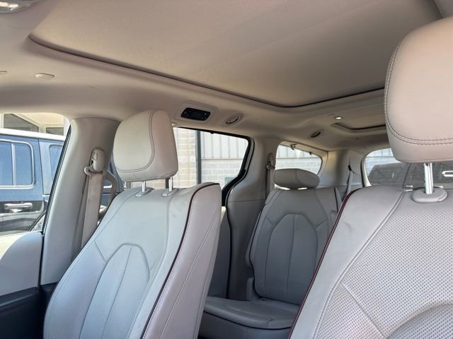 Used 2018 Chrysler Pacifica Limited FWD image 14