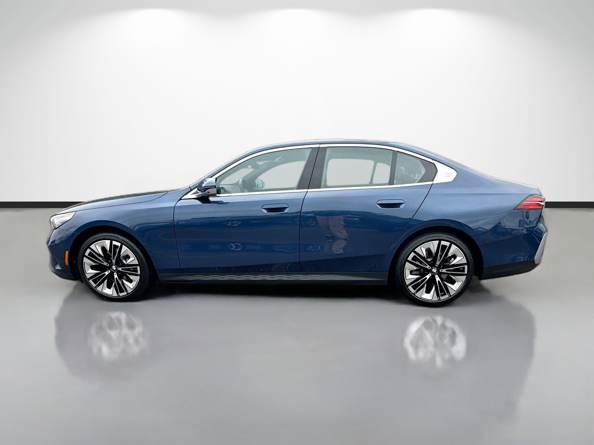 Used 2025 BMW 530i image 6