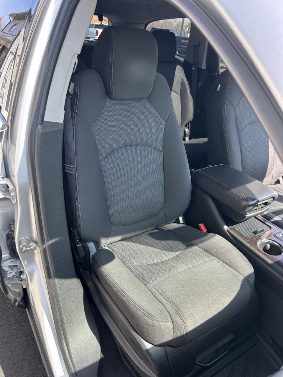 Used 2017 Chevrolet Traverse LT w/ Traveler's Package image 26