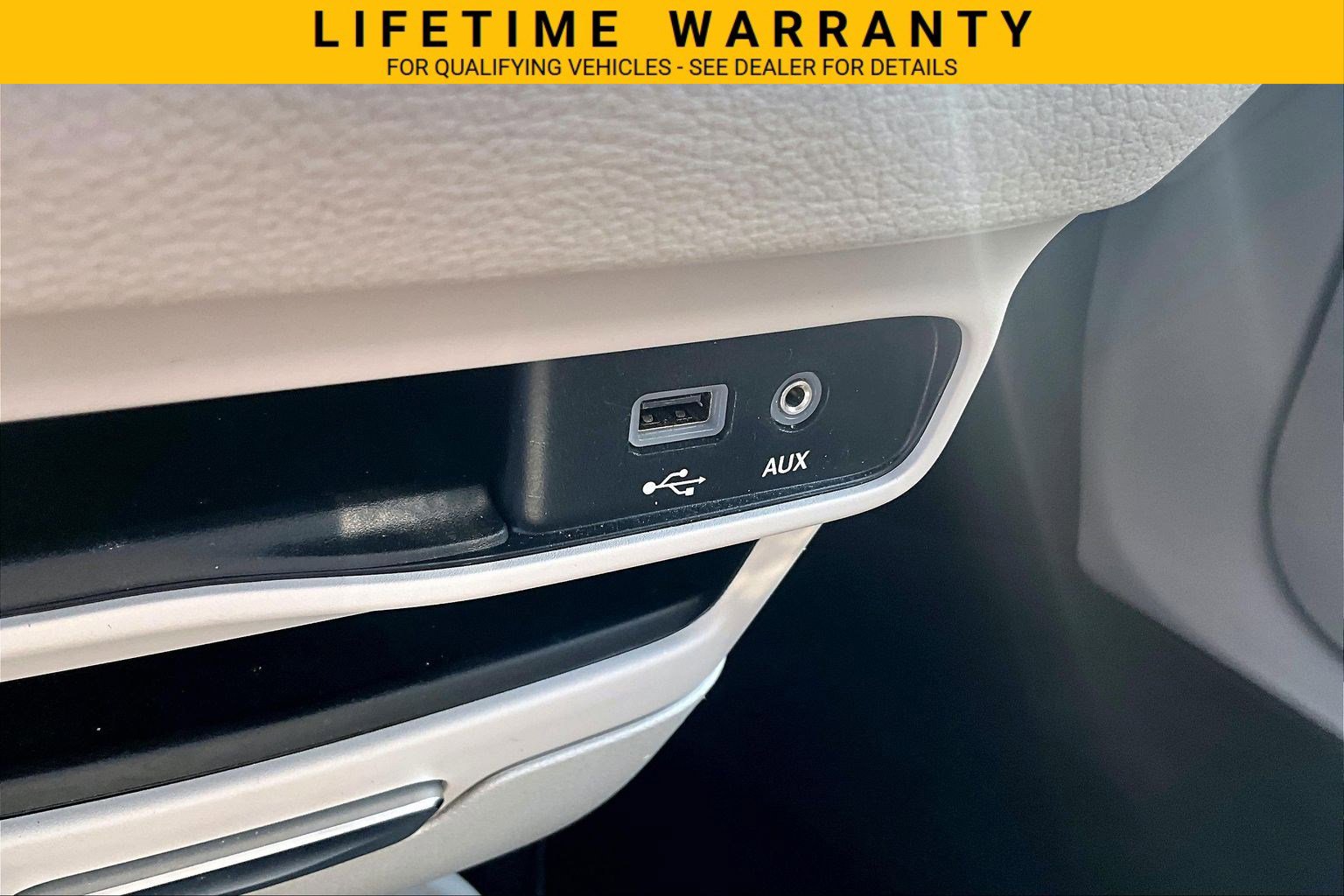 Used 2020 Chrysler Pacifica Limited FWD image 28