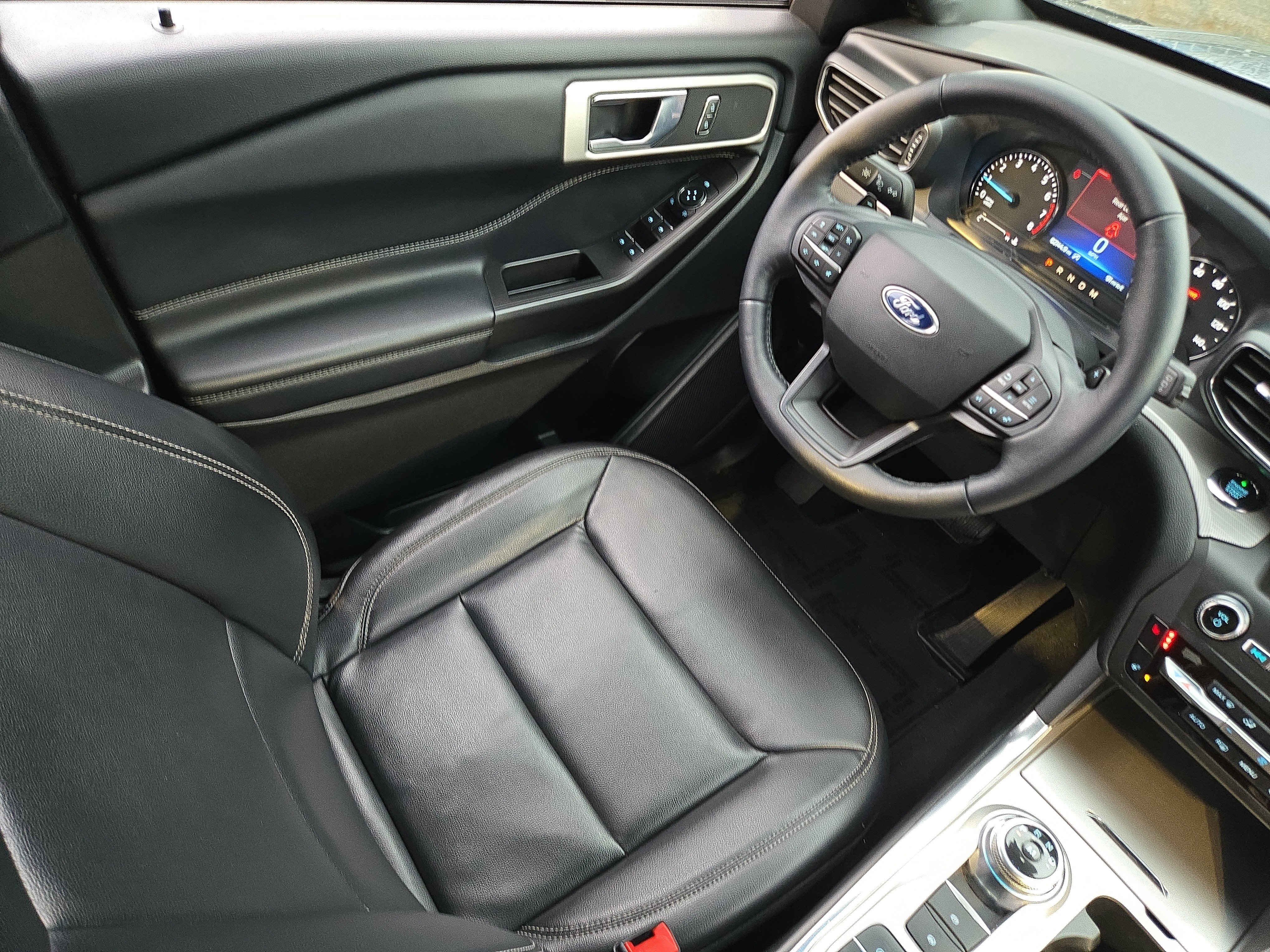 Used 2020 Ford Explorer XLT w/ Equipment Group 202A image 19