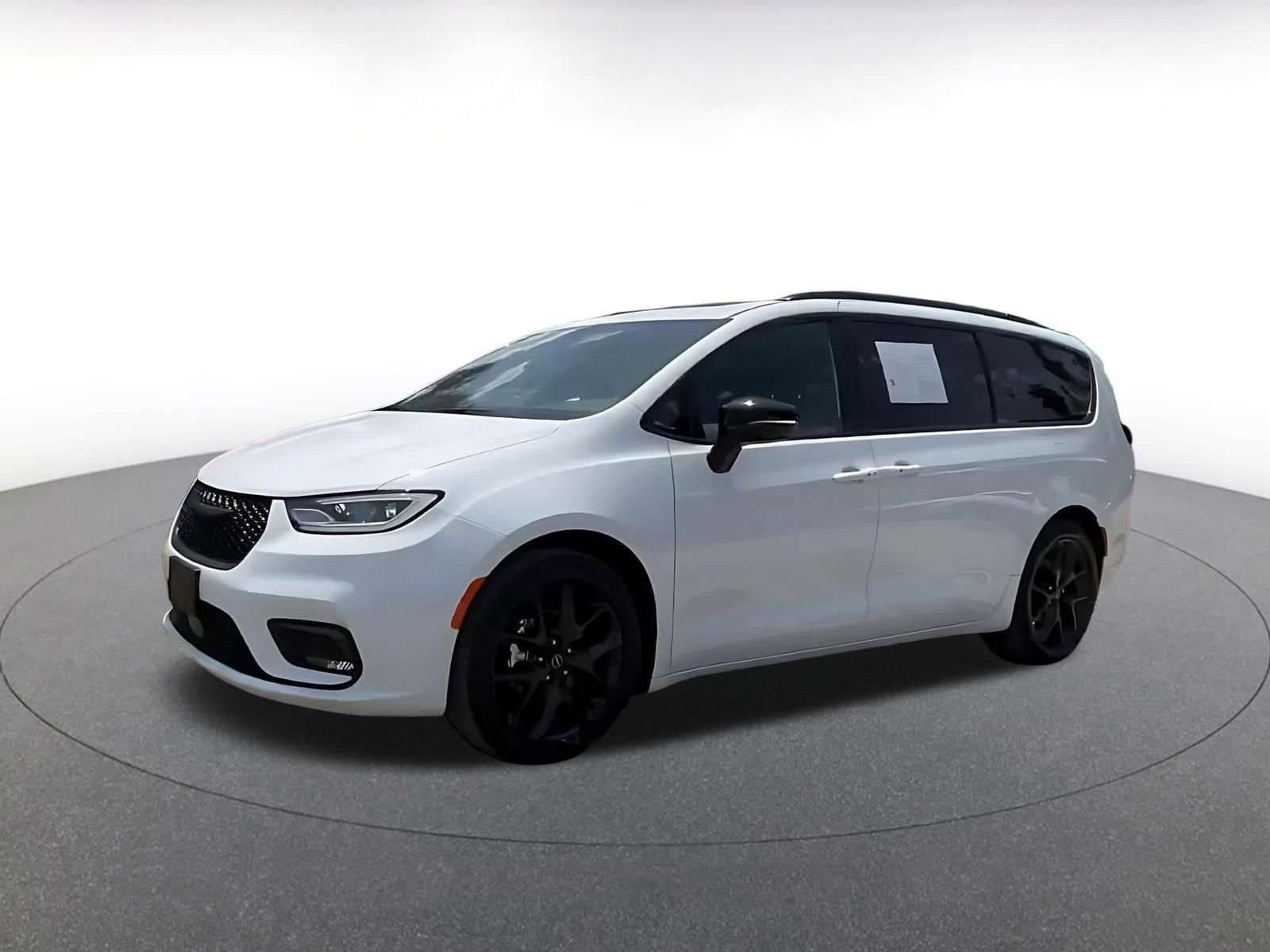 Used 2025 Chrysler Pacifica Limited FWD image 8