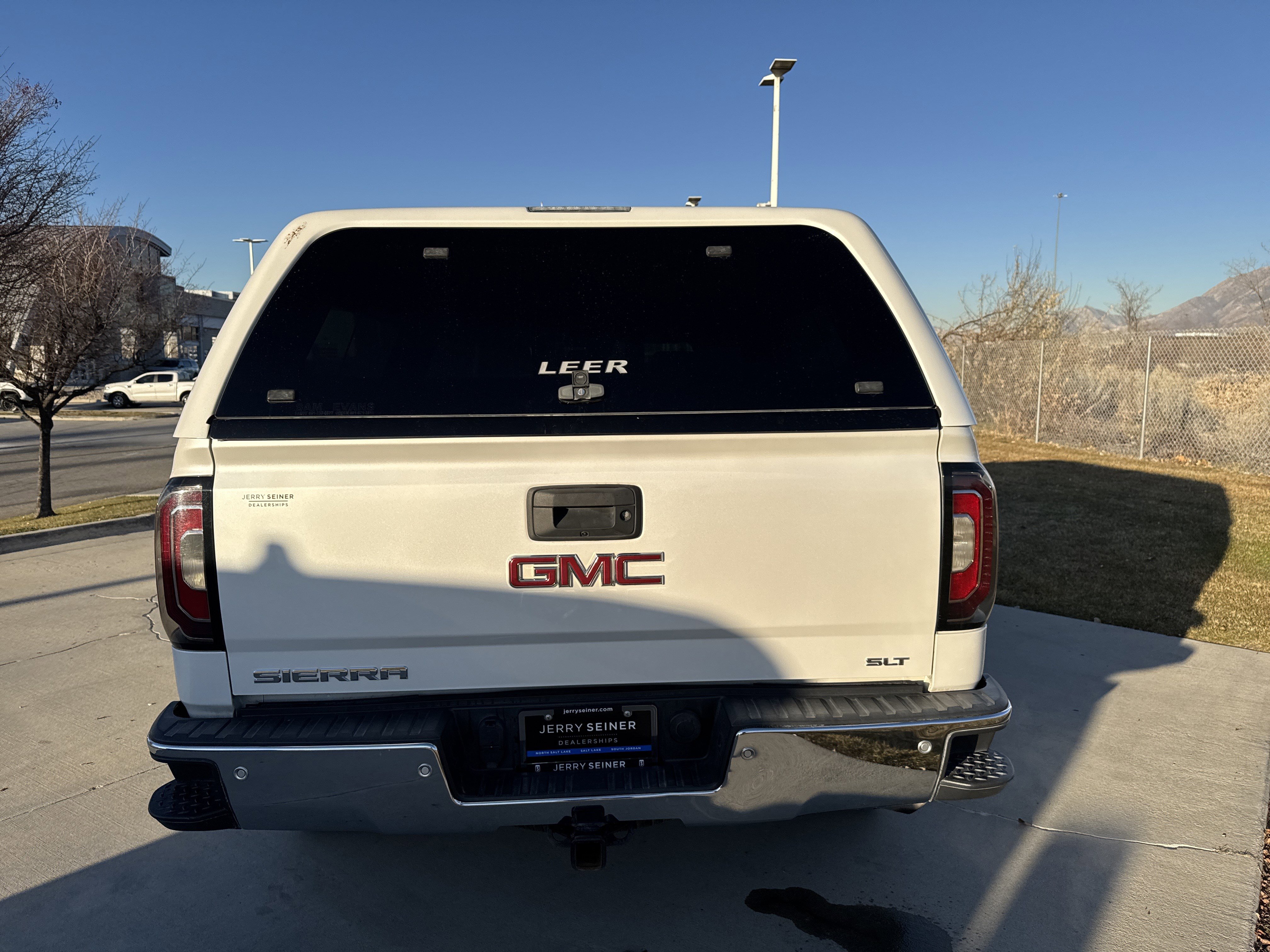 Used 2018 GMC Sierra 1500 SLT image 3