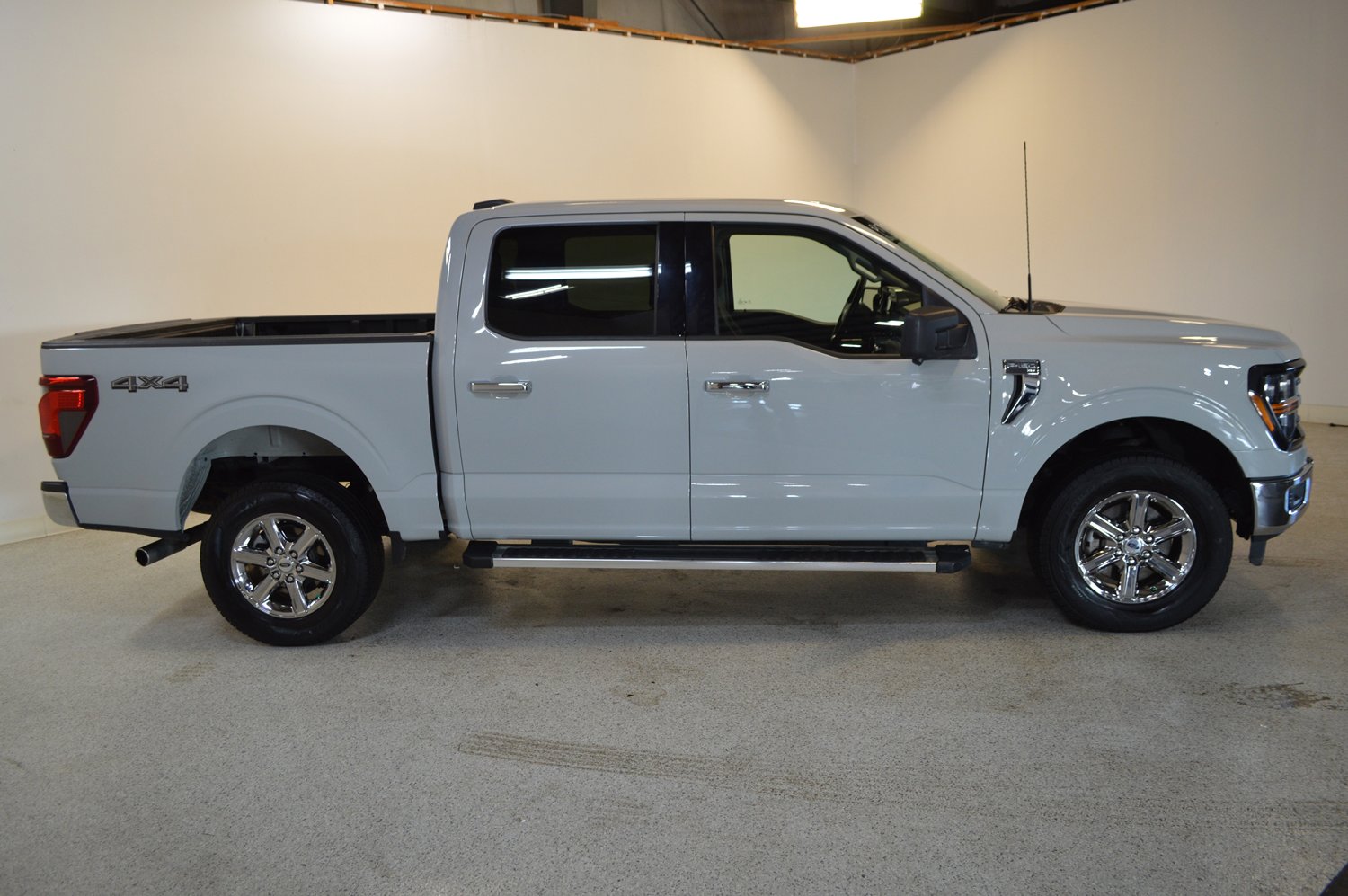 Used 2024 Ford F150 XLT image 2