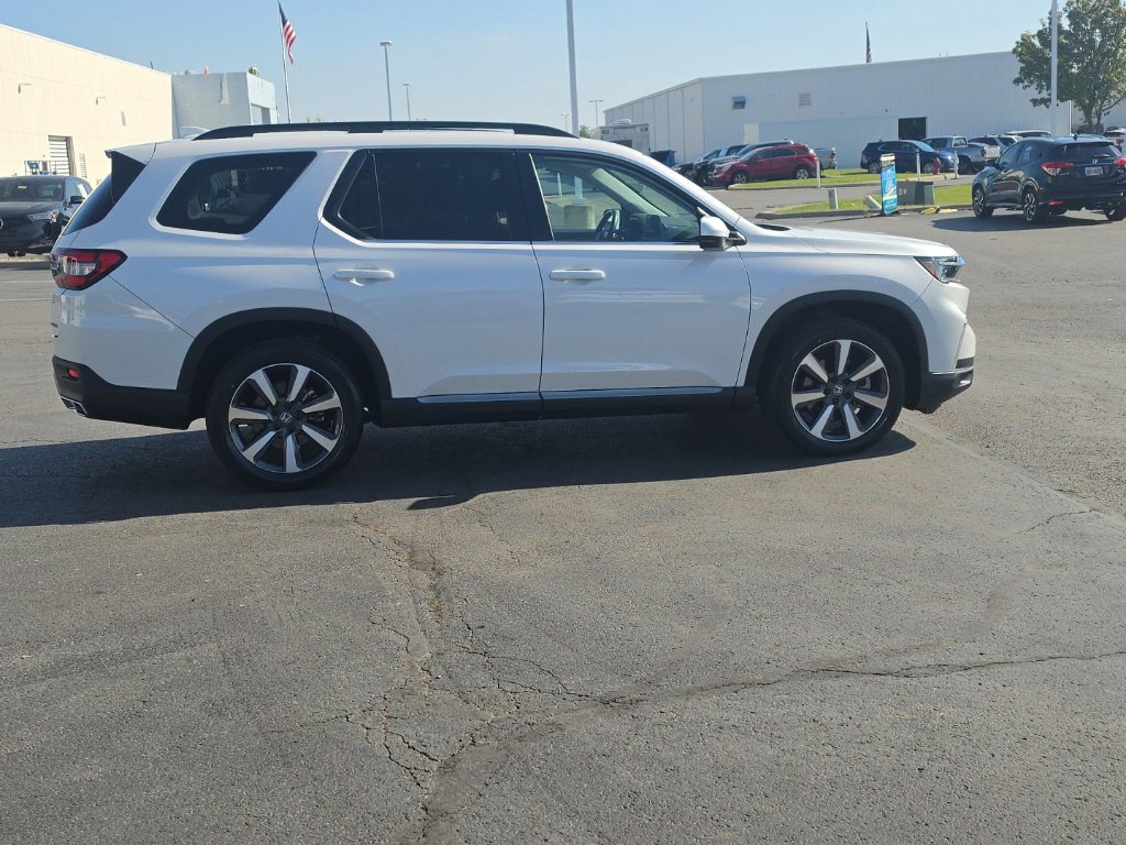 Certified 2025 Honda Pilot Touring image 10