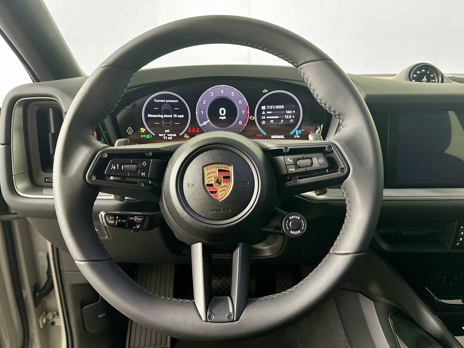 New 2025 Porsche Cayenne Coupe image 14