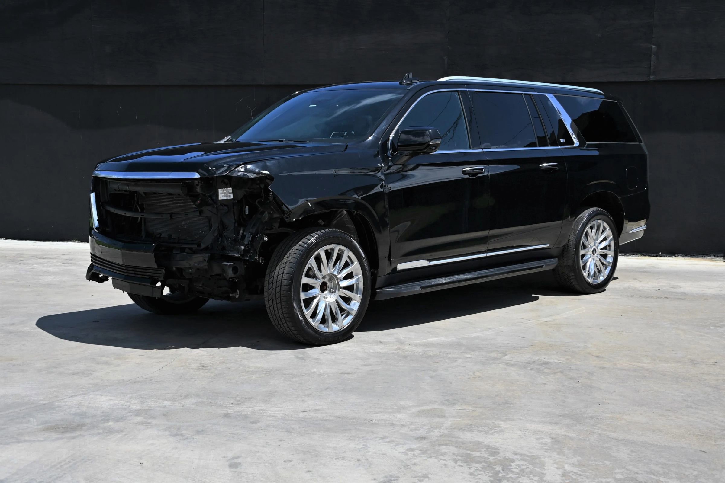 Used 2022 Cadillac Escalade ESV Premium Luxury AWD/4WD image 2