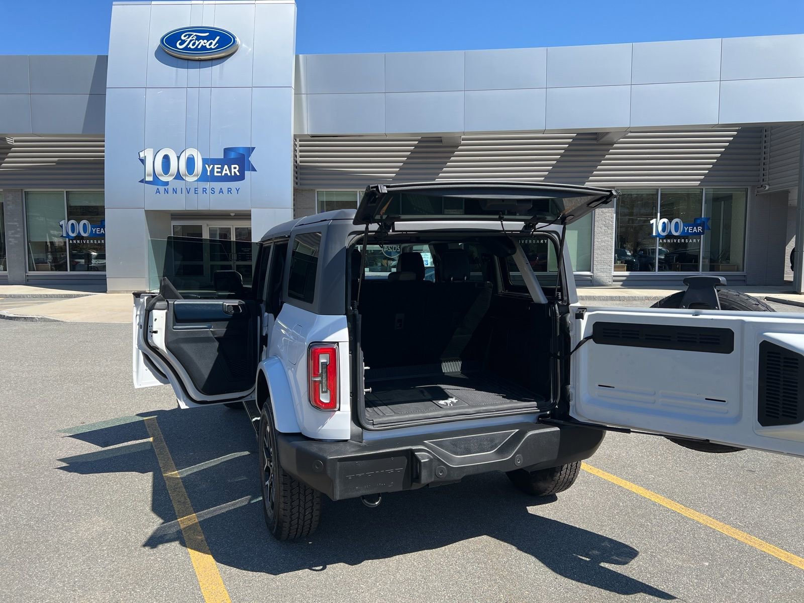 Used 2024 Ford Bronco Outer Banks image 11