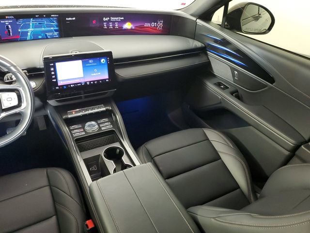 Used 2024 Lincoln Nautilus Premier w/ Jet Appearance Package image 17