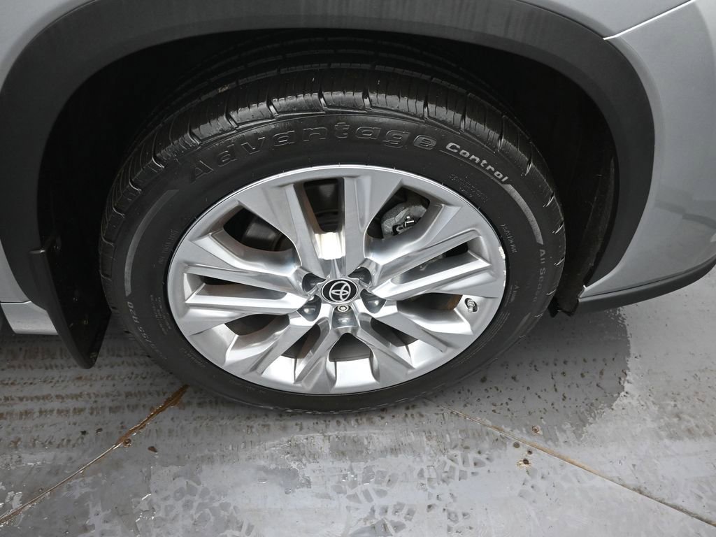 Used 2023 Toyota Highlander Limited image 44