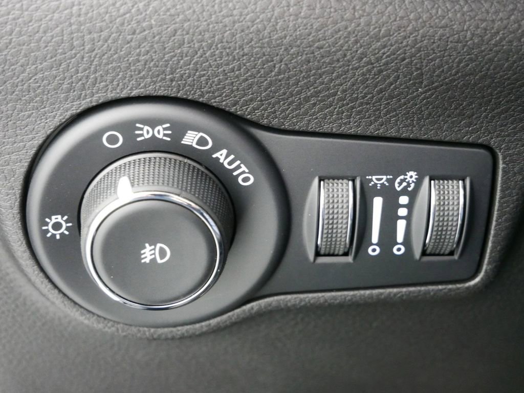 Used 2024 Jeep Compass Latitude w/ Convenience Group image 30