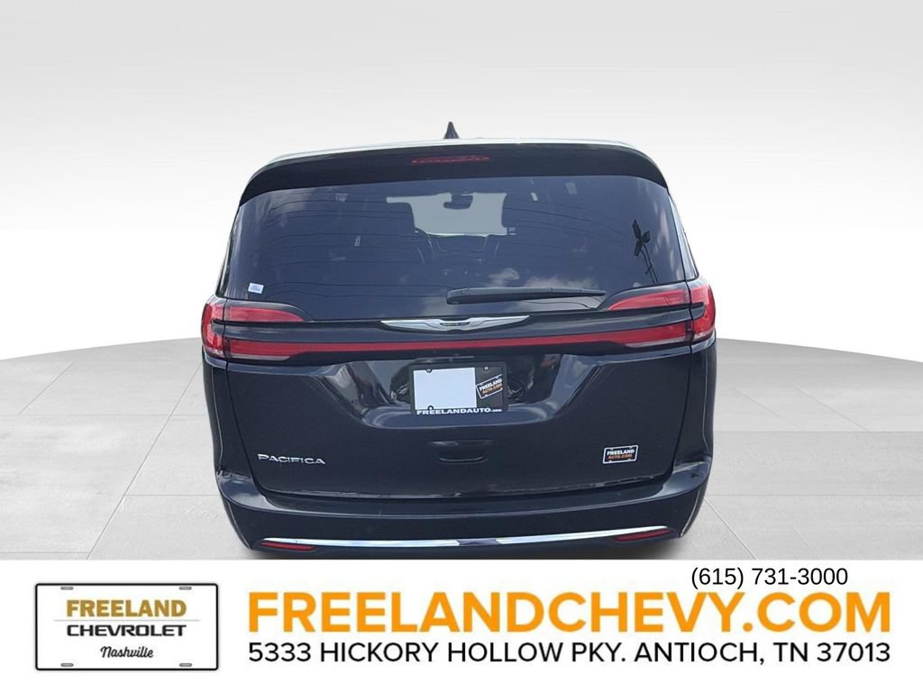 Used 2025 Chrysler Pacifica Select FWD image 4