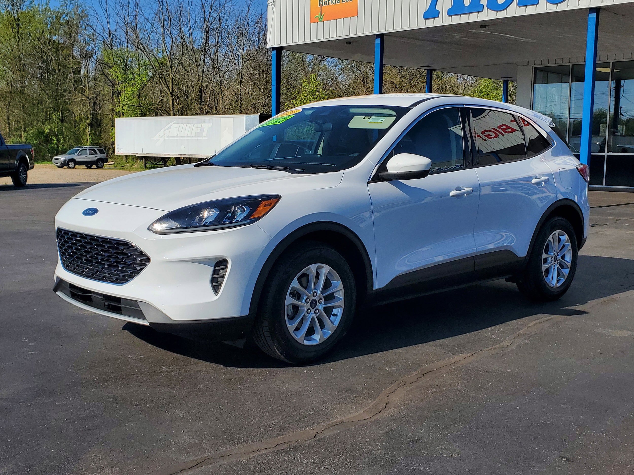 Used 2020 Ford Escape SE FWD image 2
