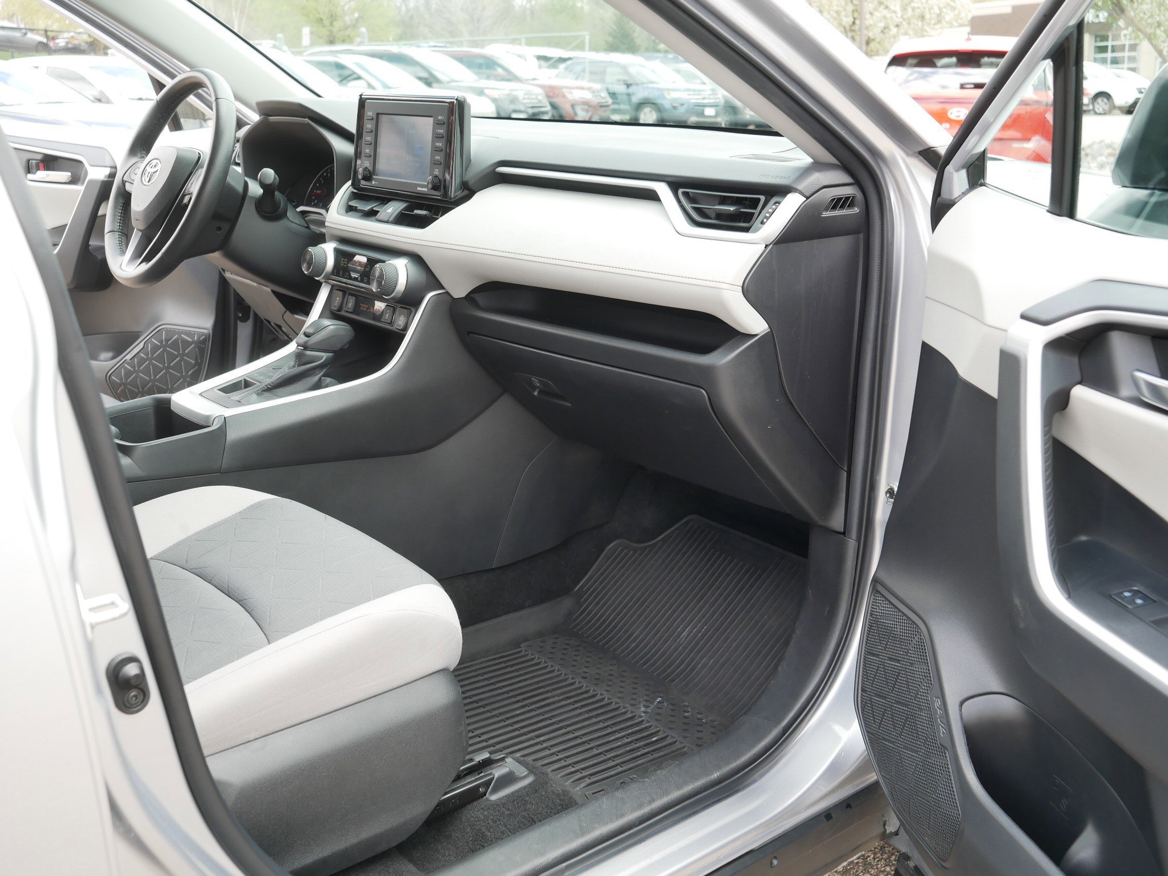 Used 2022 Toyota RAV4 XLE w/ Convenience Package AWD/4WD image 19