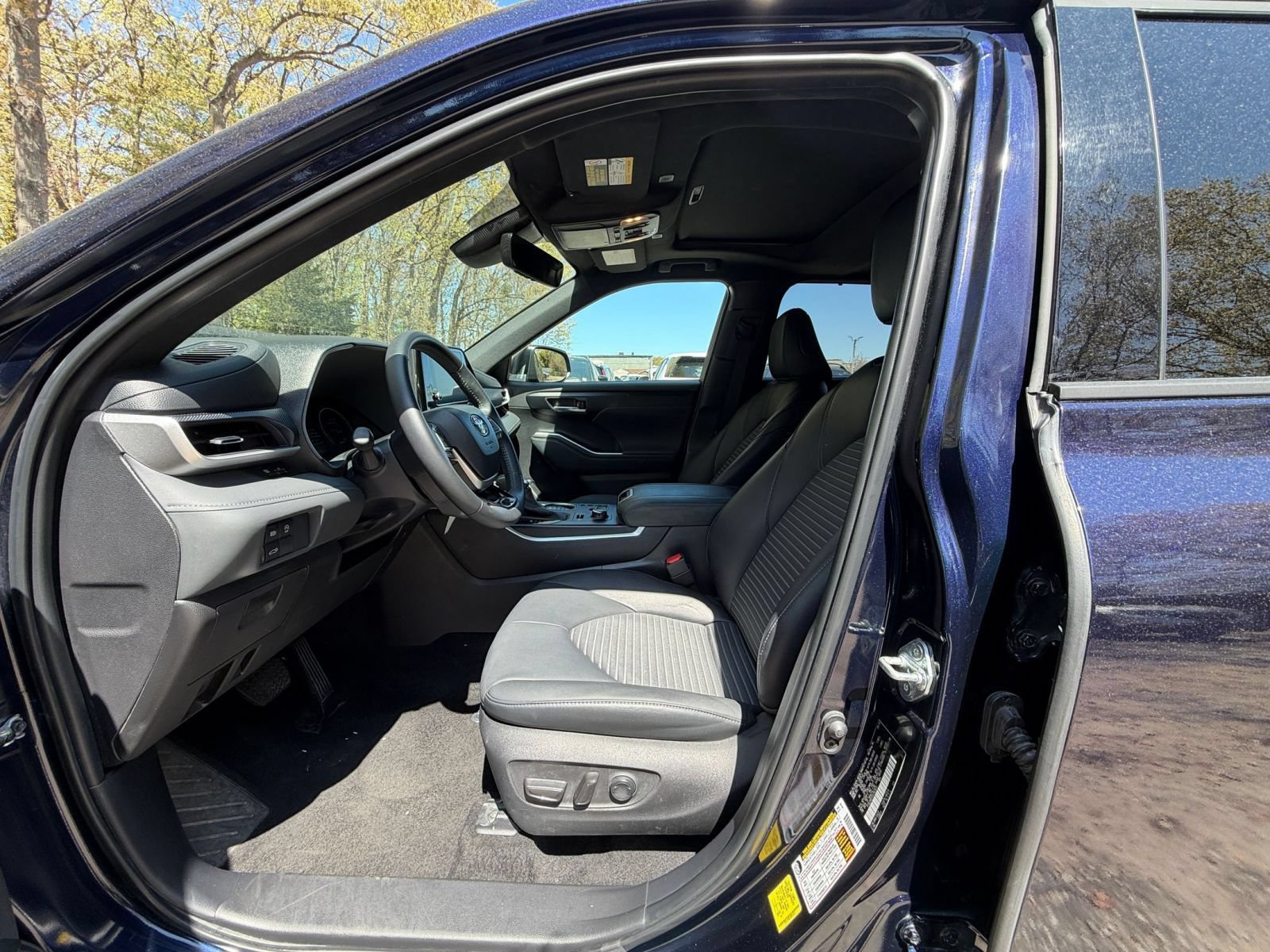 Used 2025 Toyota Highlander XSE AWD/4WD image 28