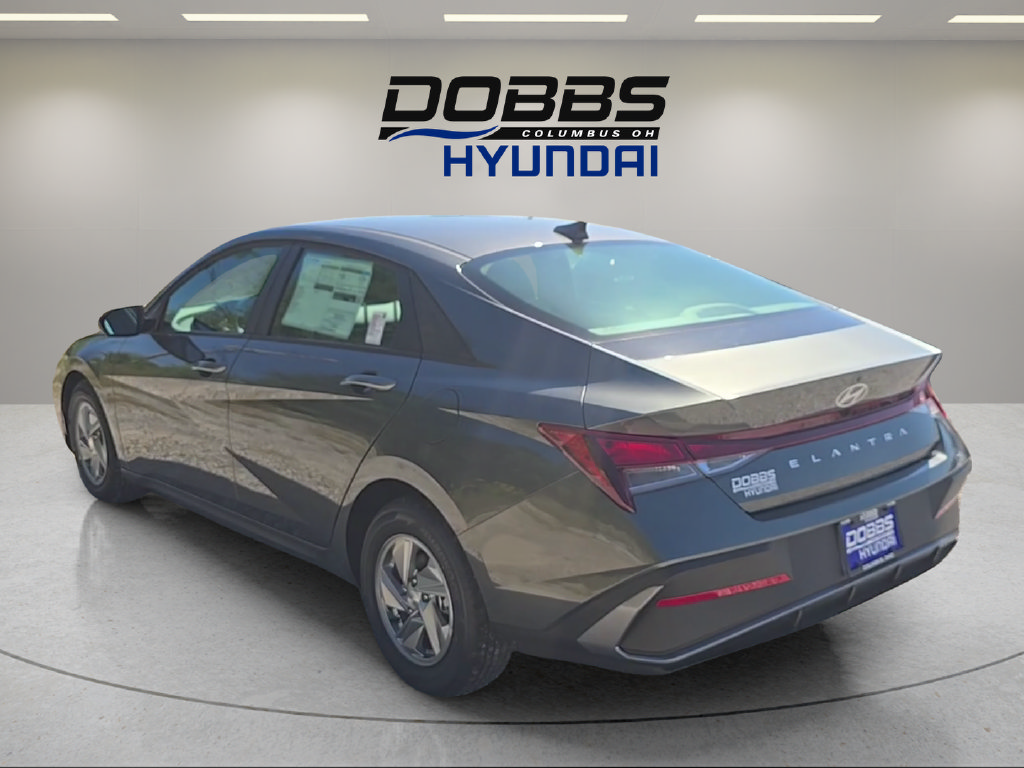 New 2026 Hyundai Elantra SE FWD image 3
