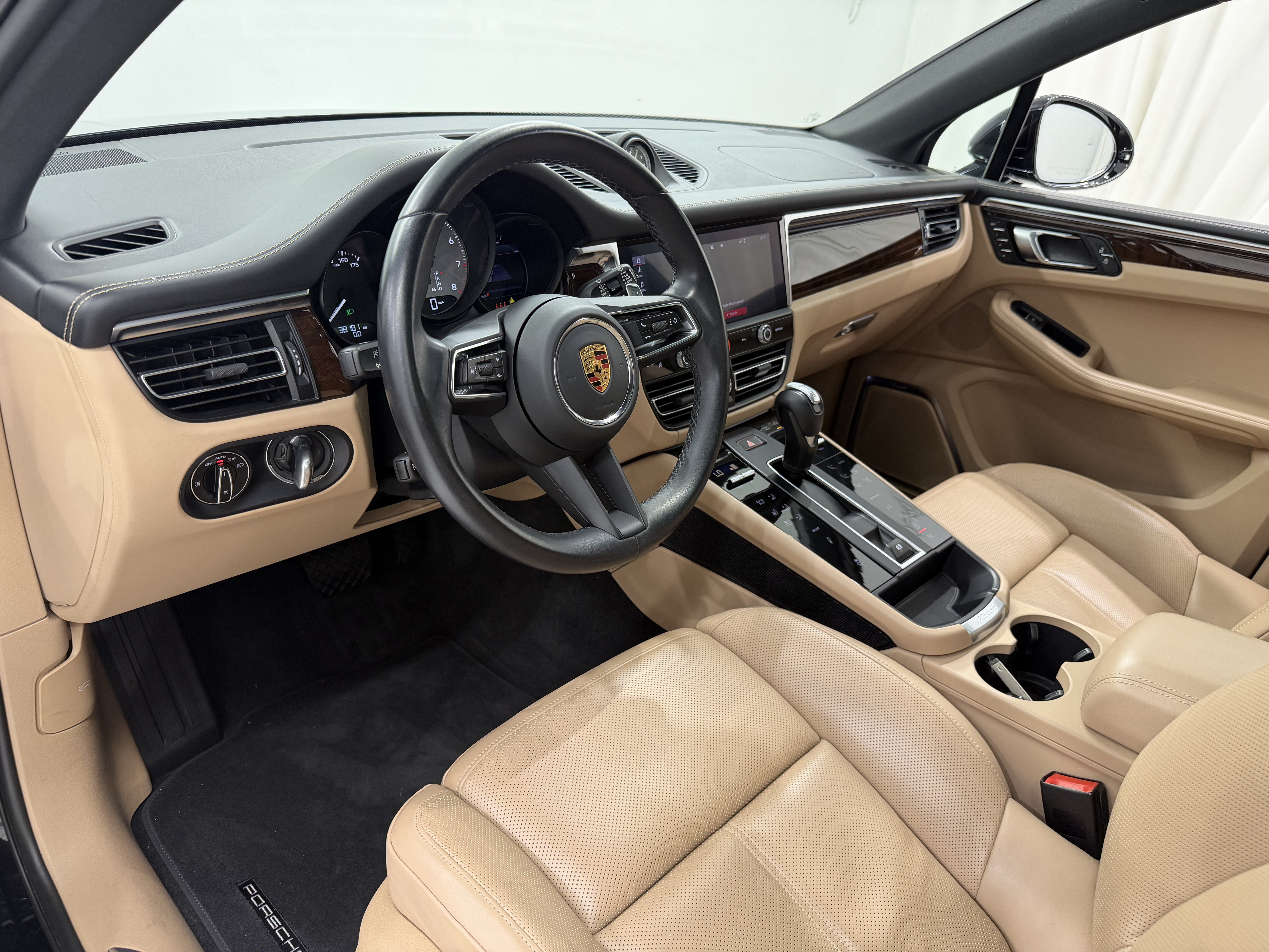 Certified 2023 Porsche Macan S AWD/4WD image 26