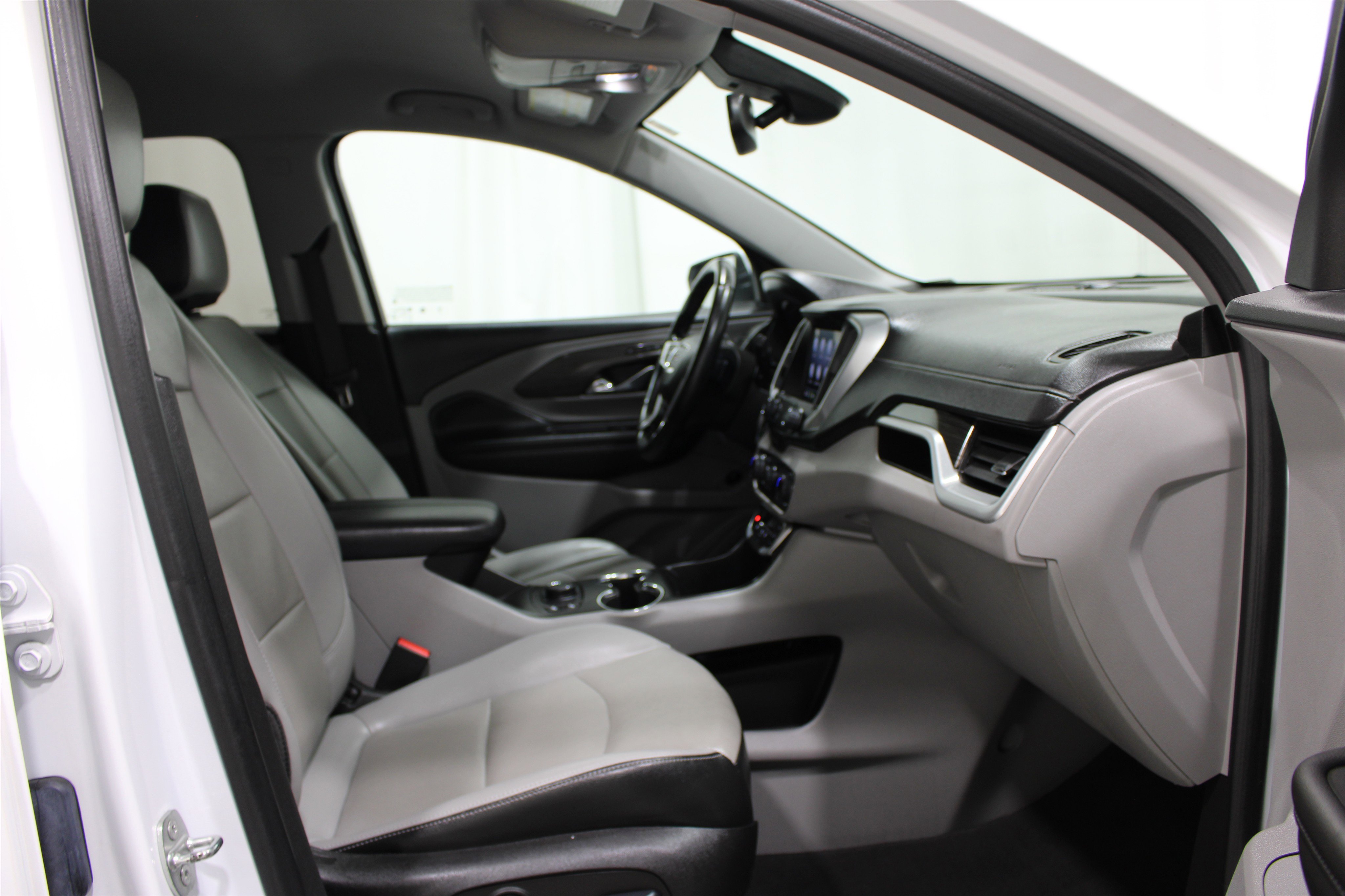 Used 2023 GMC Terrain SLT AWD/4WD image 25