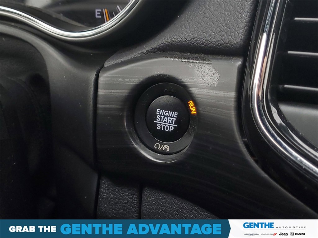 Used 2021 Jeep Grand Cherokee Laredo X image 16