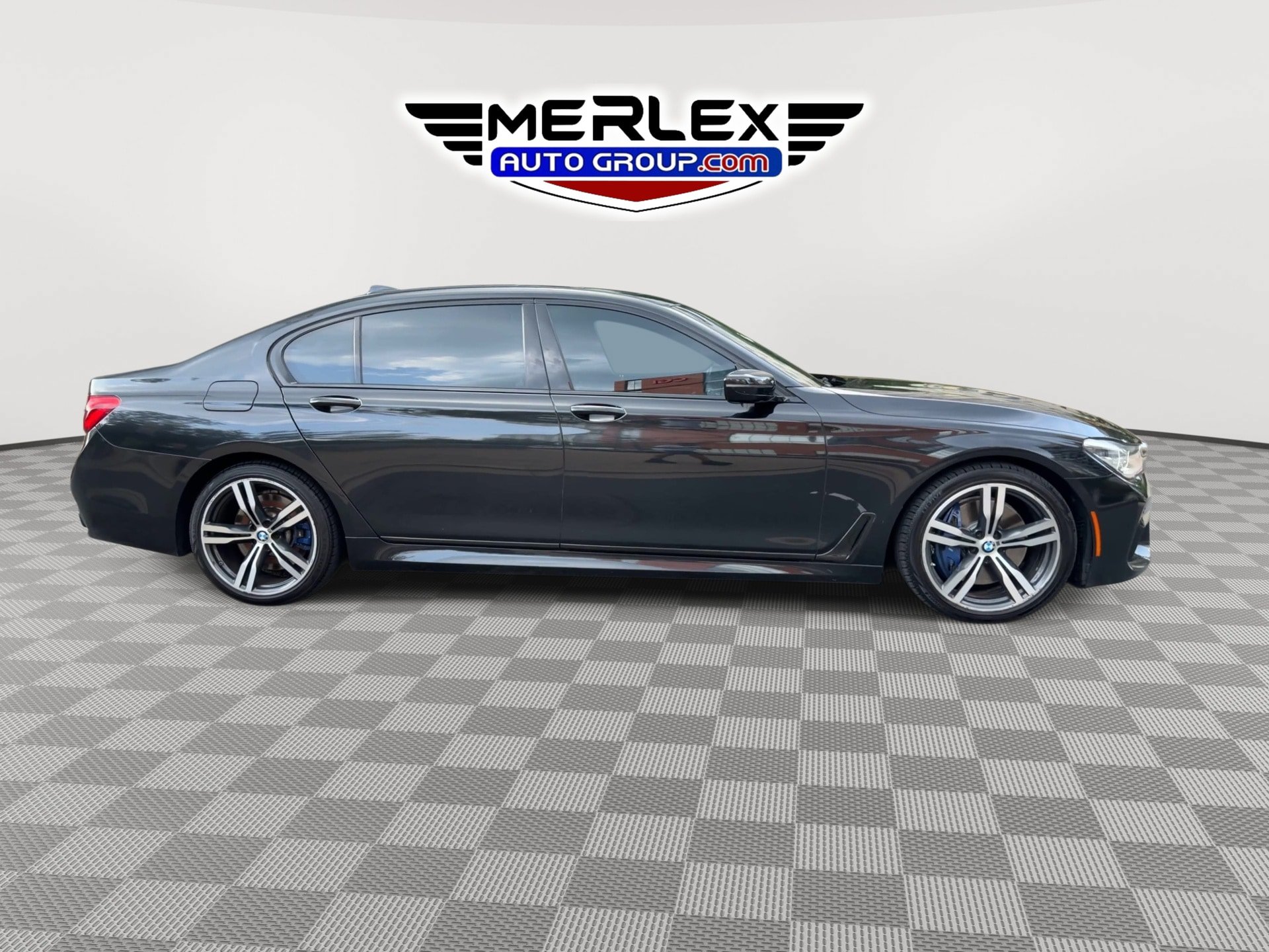 Used 2018 BMW 750i w/ Executive Package RWD image 9