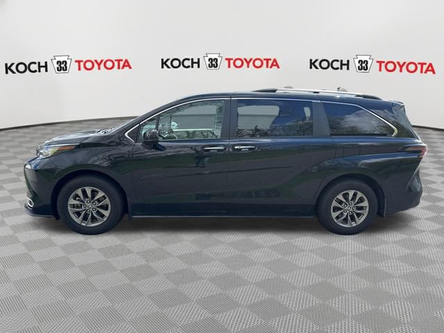 Used 2023 Toyota Sienna XLE image 4