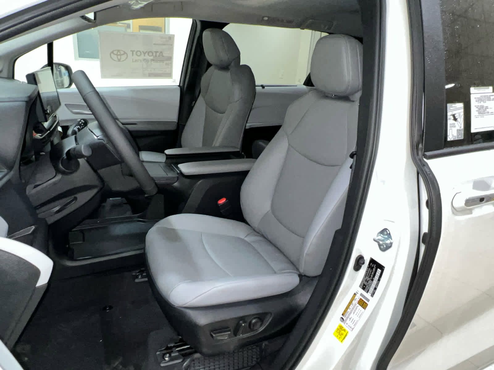 New 2026 Toyota Sienna XLE image 15