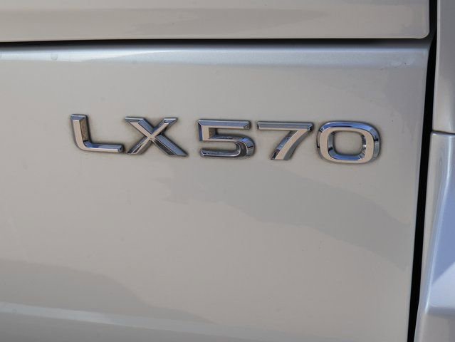 Used 2021 Lexus LX 570 4WD w/ Luxury Package image 19