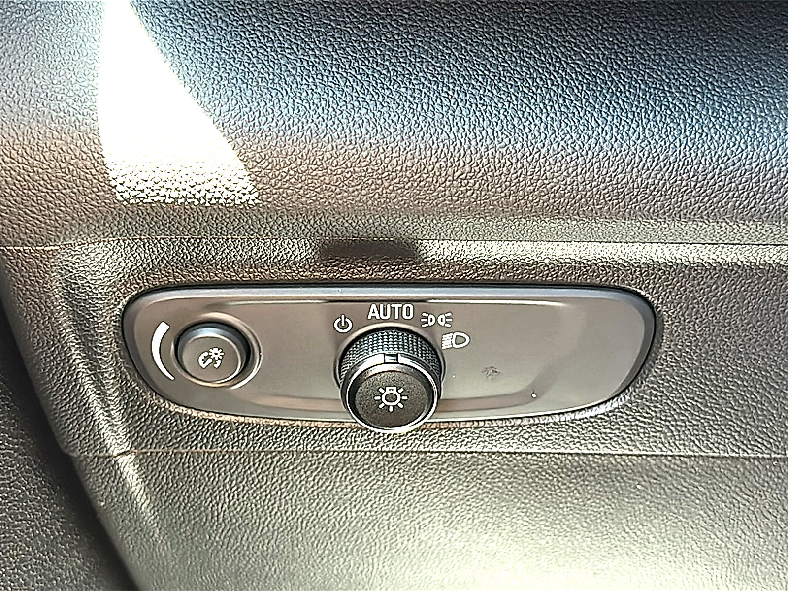 Used 2023 Buick Envision Essence w/ Sport Touring Package FWD image 59
