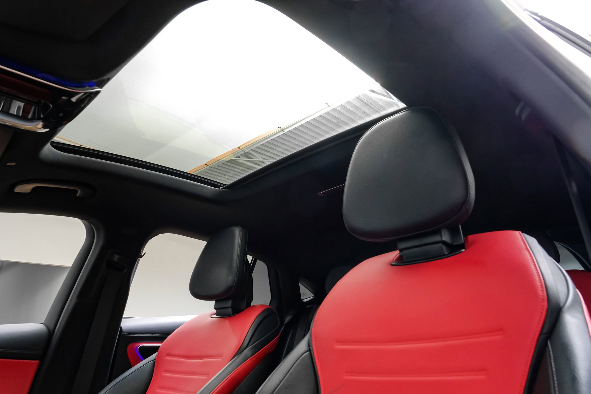 Used 2024 Mercedes-Benz GLC 300 4MATIC image 5