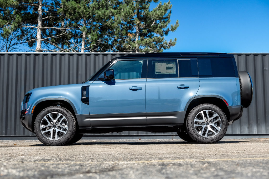 New 2026 Land Rover Defender 110 S AWD/4WD image 3