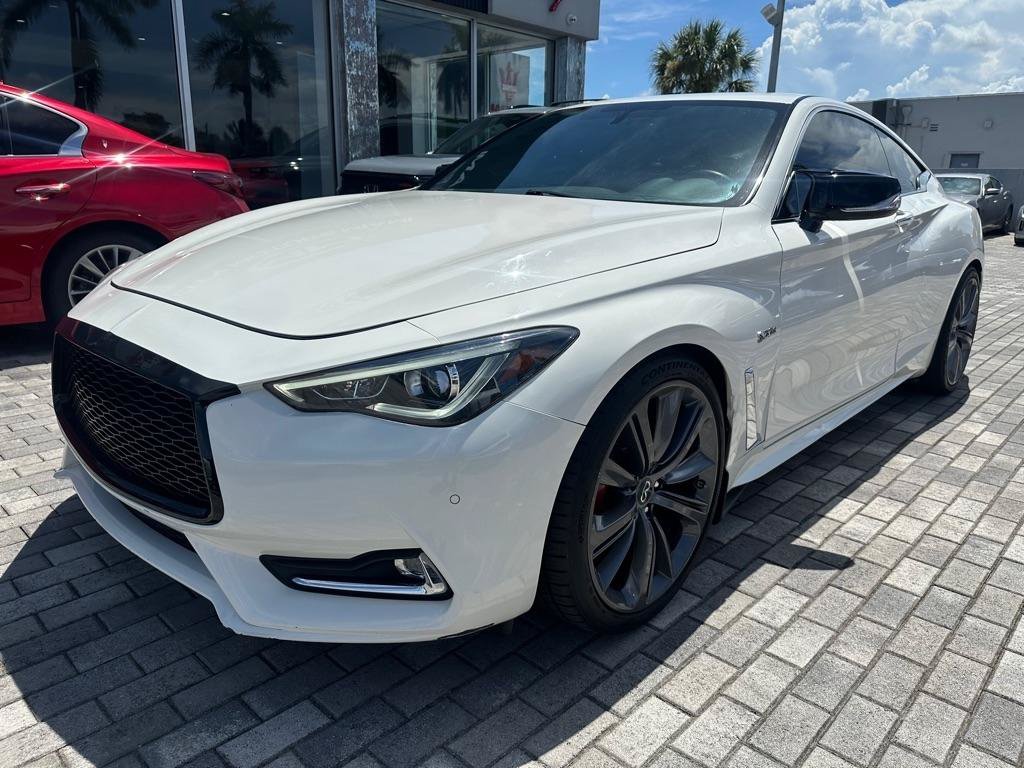 Used 2017 INFINITI Q60 Red Sport 400 RWD image 3