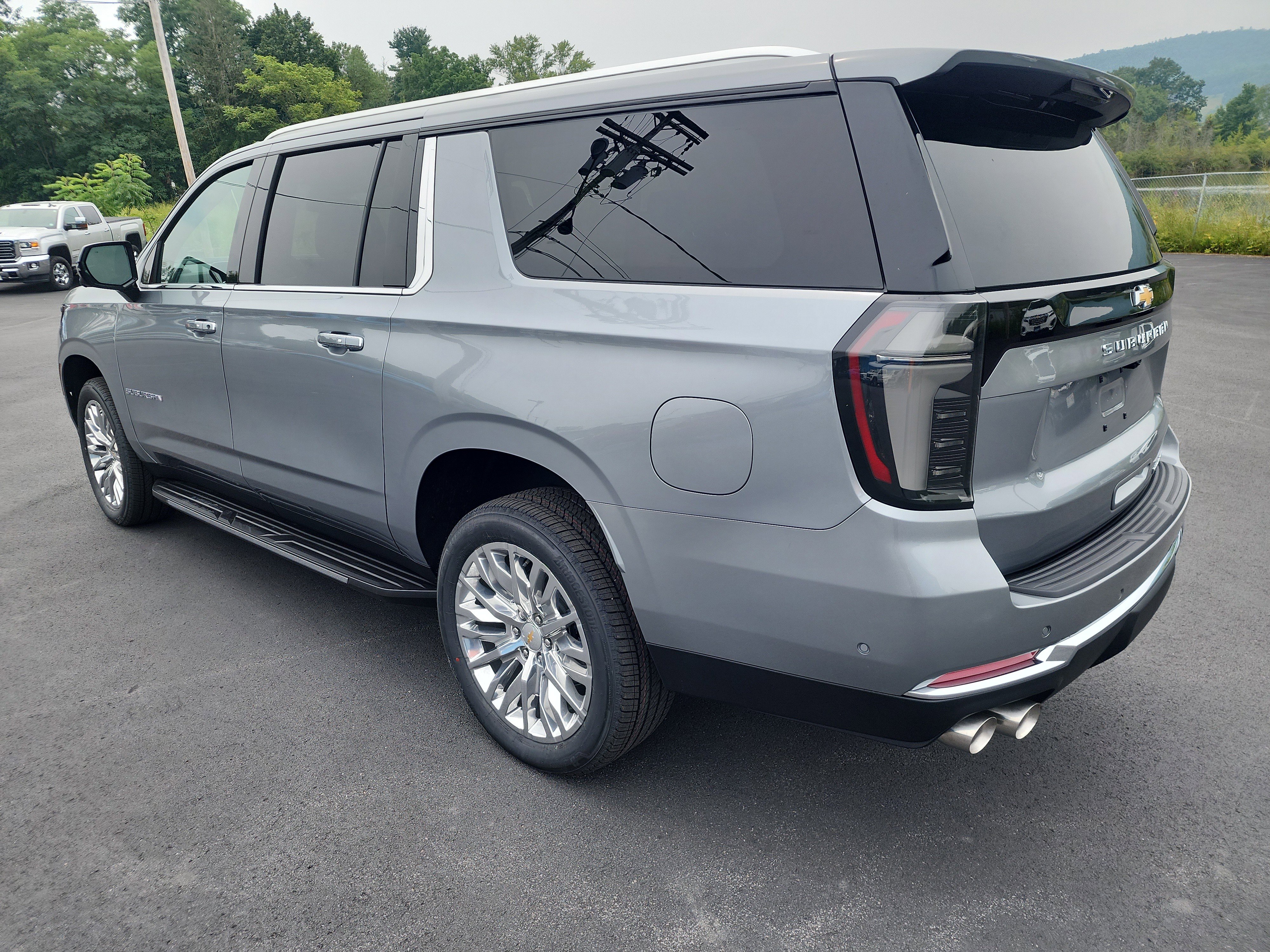 New 2025 Chevrolet Suburban Premier image 6
